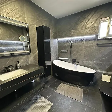 Bo Mat Luxury 2 * Peraía